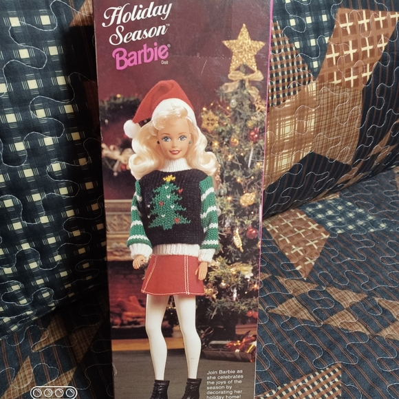 Barbie collectors Christmas 🎄 doll - Picture 2 of 5